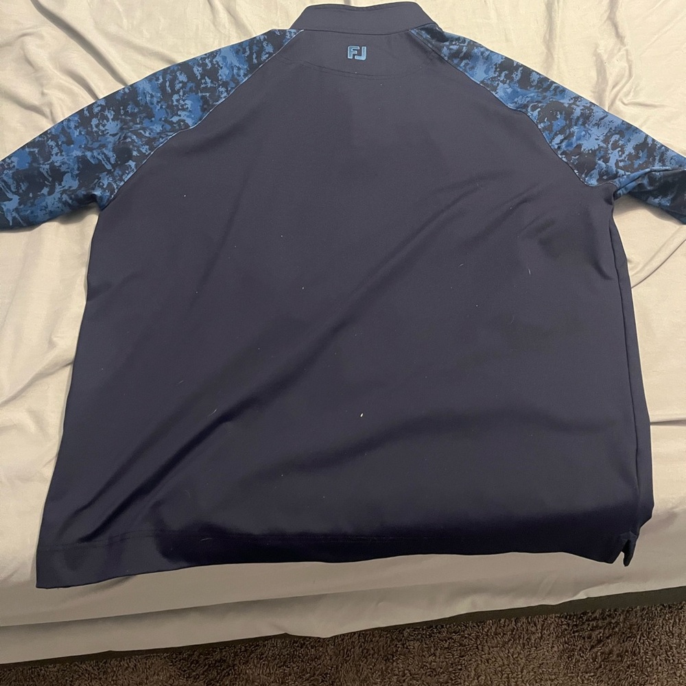 LIKE NEW! FootJoy Navy Polo with Blue Camo Raglan Sleeves. Windproof